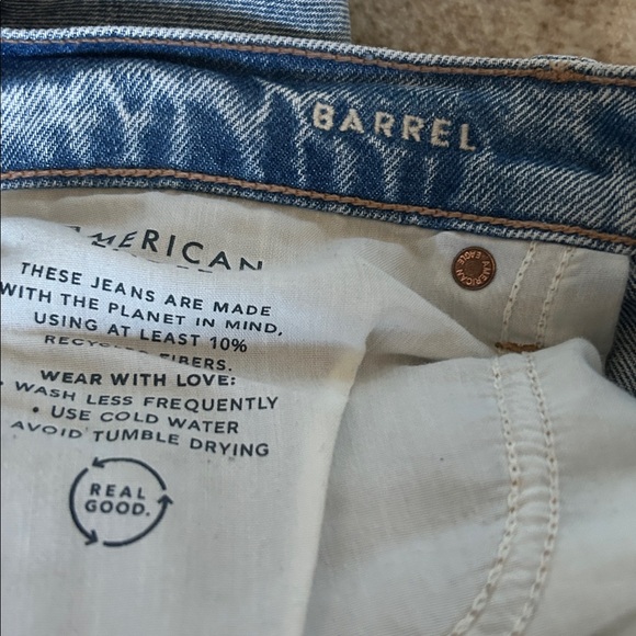 Sold out! AE Barrel Jeans Size 6 Boyfriend Mid Rise - Picture 7 of 13